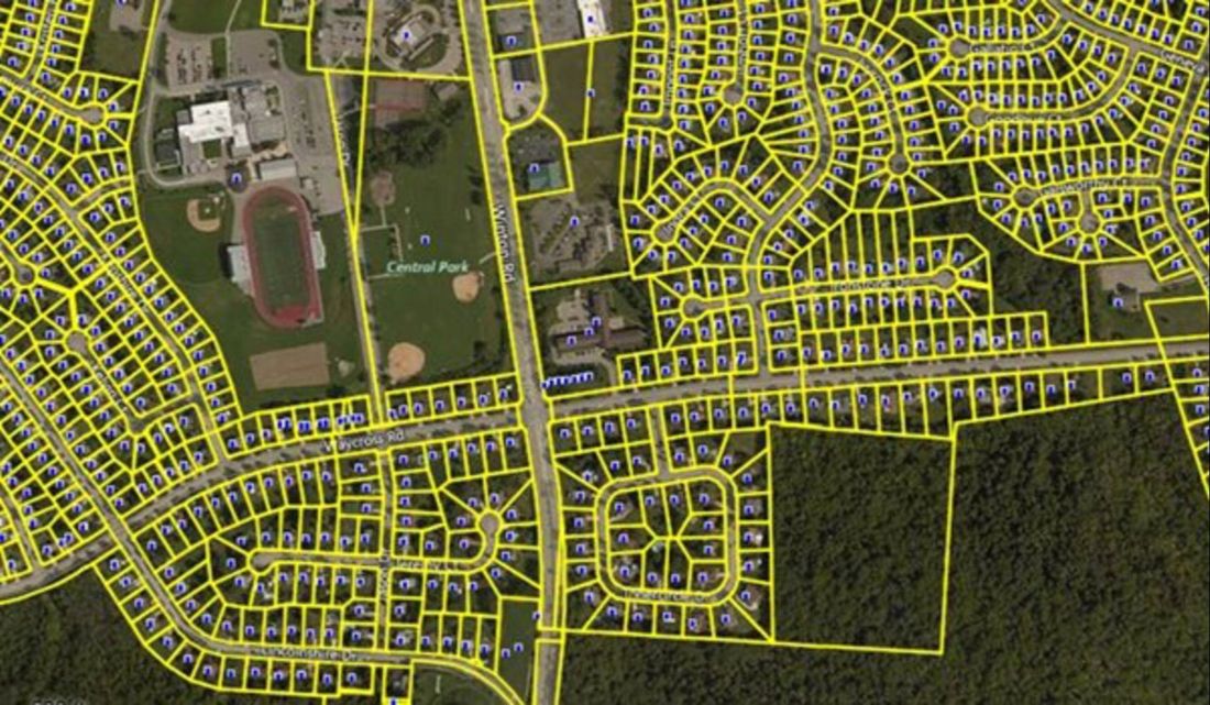 Cadastral parcel map with boundary lines